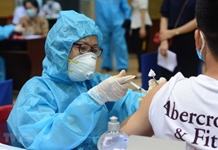 Số ca mắc COVID-19 tăng trở lại, Thủ tướng chỉ đạo đẩy nhanh tiêm vaccine