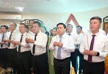Lãnh đạo tỉnh Khánh Hòa dâng hương viếng các anh hùng, liệt sĩ