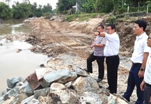 Trưởng Ban Tuyên giáo và Dân vận Tỉnh ủy Võ Hoàn Hải kiểm tra công tác phòng, chống bão và khắc phục thiệt hại do mưa lũ