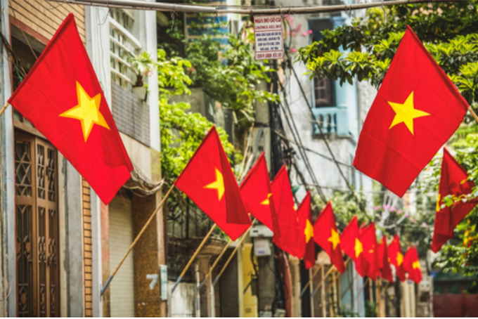 Thông báo về việc treo cờ Tổ quốc và nghỉ Lễ kỷ niệm 47 năm Ngày Chiến thắng và Ngày Quốc tế Lao động