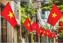 Thông báo về việc treo cờ Tổ quốc và nghỉ Lễ kỷ niệm 47 năm Ngày Chiến thắng và Ngày Quốc tế Lao động