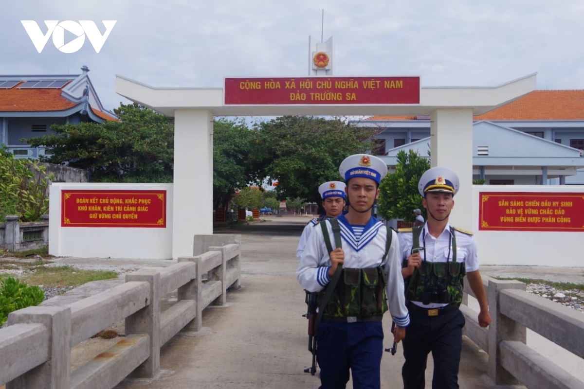          47 năm giải phóng Trường Sa: Tình quân dân ấm áp nơi "đầu sóng ngọn gió"