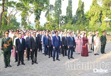 Lãnh đạo tỉnh Khánh Hòa đặt vòng hoa, dâng hương viếng Nghĩa trang liệt sĩ Hòn Dung