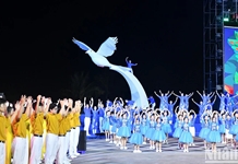 Cảnh giác trước mưu đồ “đổi màu” văn hóa