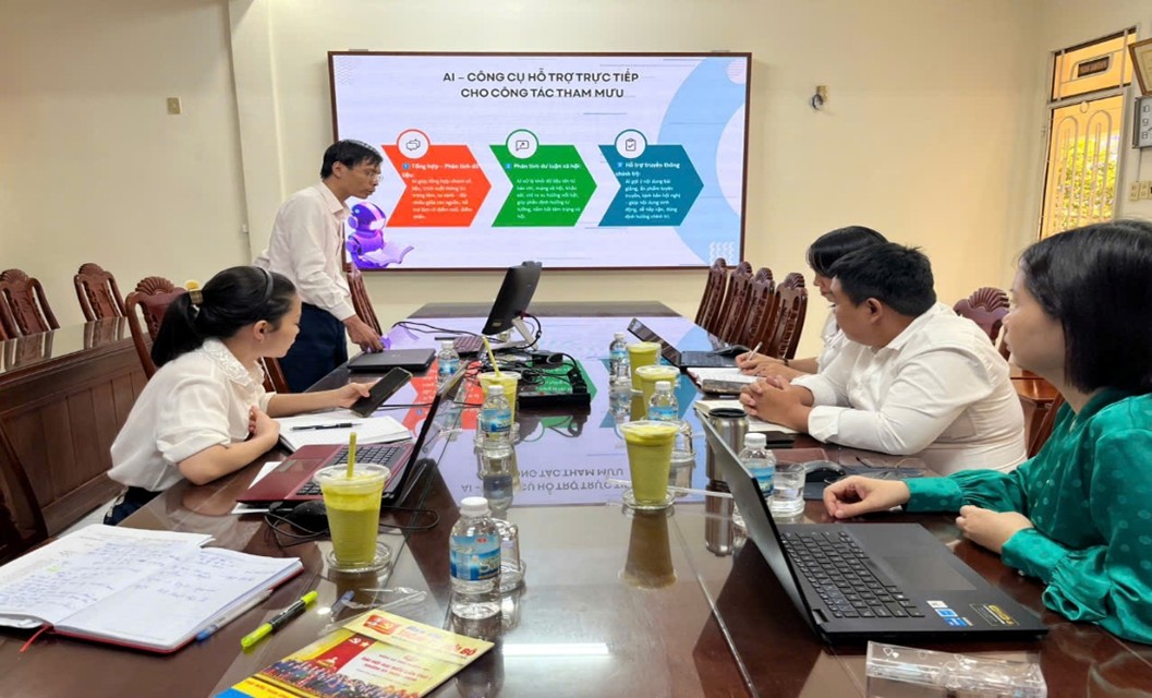 Sinh hoạt chuyên đề “Đảng viên tiên phong học tập kỹ năng số-đổi mới phương thức sinh hoạt chi bộ trong thời kỳ chuyển đổi số”