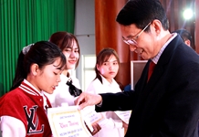 Chăm lo cho học sinh, sinh viên dân tộc thiểu số