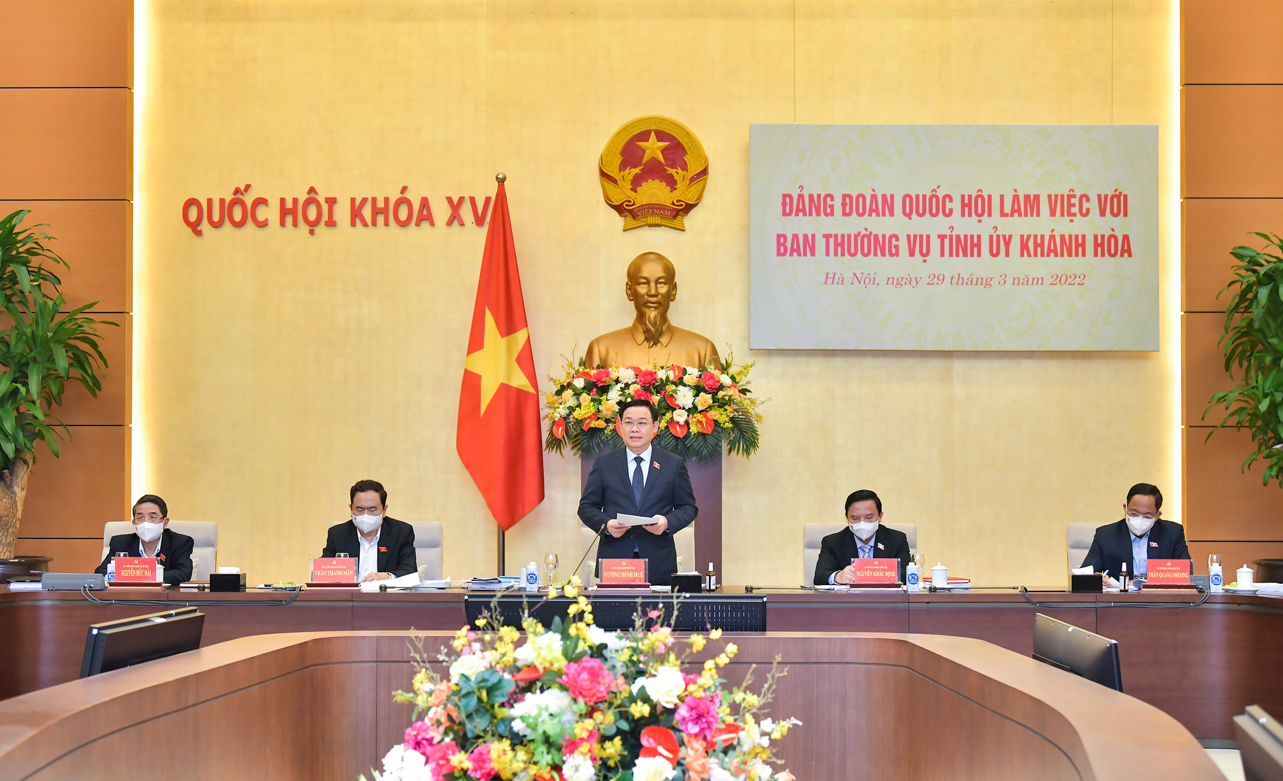 CHỦ TỊCH QUỐC HỘI VƯƠNG ĐÌNH HUỆ CHỦ TRÌ CUỘC LÀM VIỆC VỚI BAN THƯỜNG VỤ TỈNH ỦY KHÁNH HOÀ 