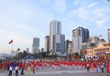 Gần 1.000 người đồng diễn chào mừng kỷ niệm 100 năm xây dựng và phát triển TP. Nha Trang