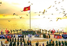 49 năm đất nước trọn niềm vui