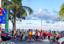 Tụ tập đông người nơi công cộng có vi phạm pháp luật?