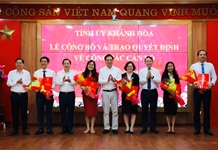 Công bố và trao các quyết định về công tác cán bộ