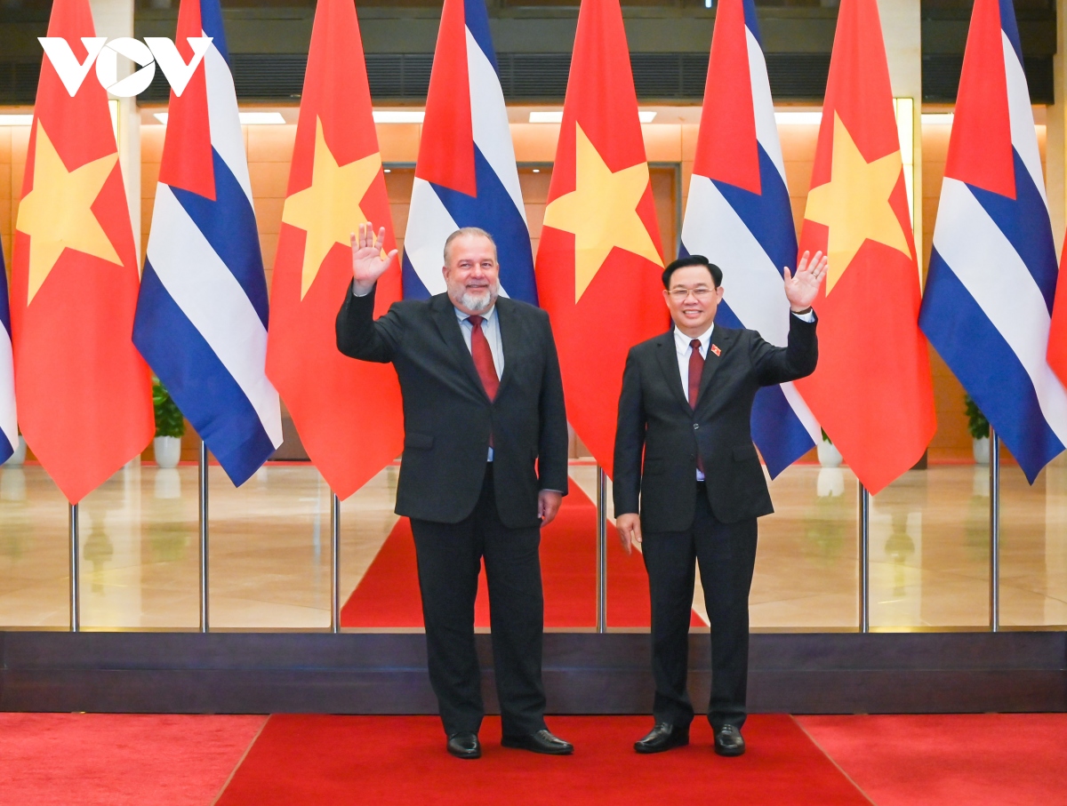 Chủ tịch Quốc hội Vương Đình Huệ hội kiến Thủ tướng nước Cộng hòa Cuba