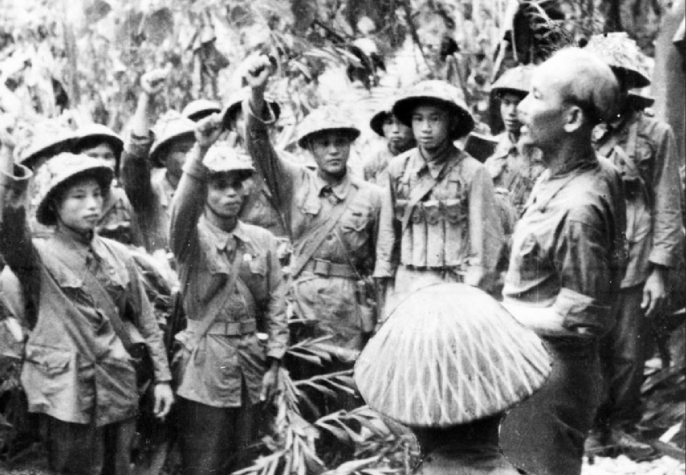 Tư tưởng Hồ Chí Minh về những điều kiện để thực hiện thắng lợi đồng thời hai nhiệm vụ chiến lược của cách mạng Việt Nam giai đoạn 1954 - 1975