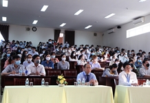 Xây dựng hệ thống chính trị và đội ngũ cán bộ, đảng viên ngang tầm nhiệm vụ
