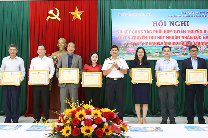 Sơ kết công tác phối hợp tuyên truyền biển, đảo năm 2022