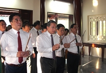 Lãnh đạo tỉnh đặt vòng hoa, dâng hương viếng Nghĩa trang liệt sĩ Hòn Dung
