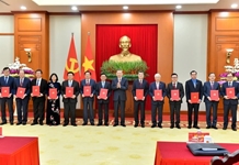 Tổng Bí thư Tô Lâm trao Quyết định về chức năng, nhiệm vụ của 13 cơ quan ban Đảng, đơn vị ở Trung ương